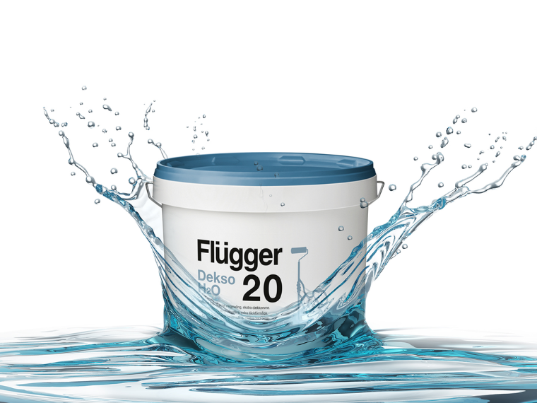 Malingsspann fra Flügger Dekso H2O som kastes ned i vann med en spruteeffekt.