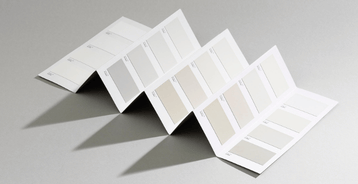 Wzornik kolorów Colour Card Flügger 32 prezentujący paletę 32 stonowanych kolorów bazowych Flügger.