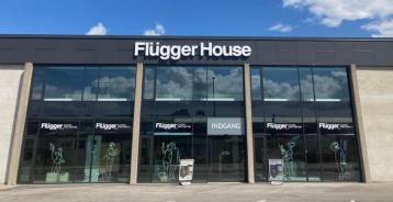Flugger House store facade and entrance.
