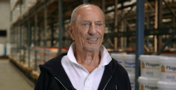 Ulf Schnack på lageret i fabrikken i Kolding.