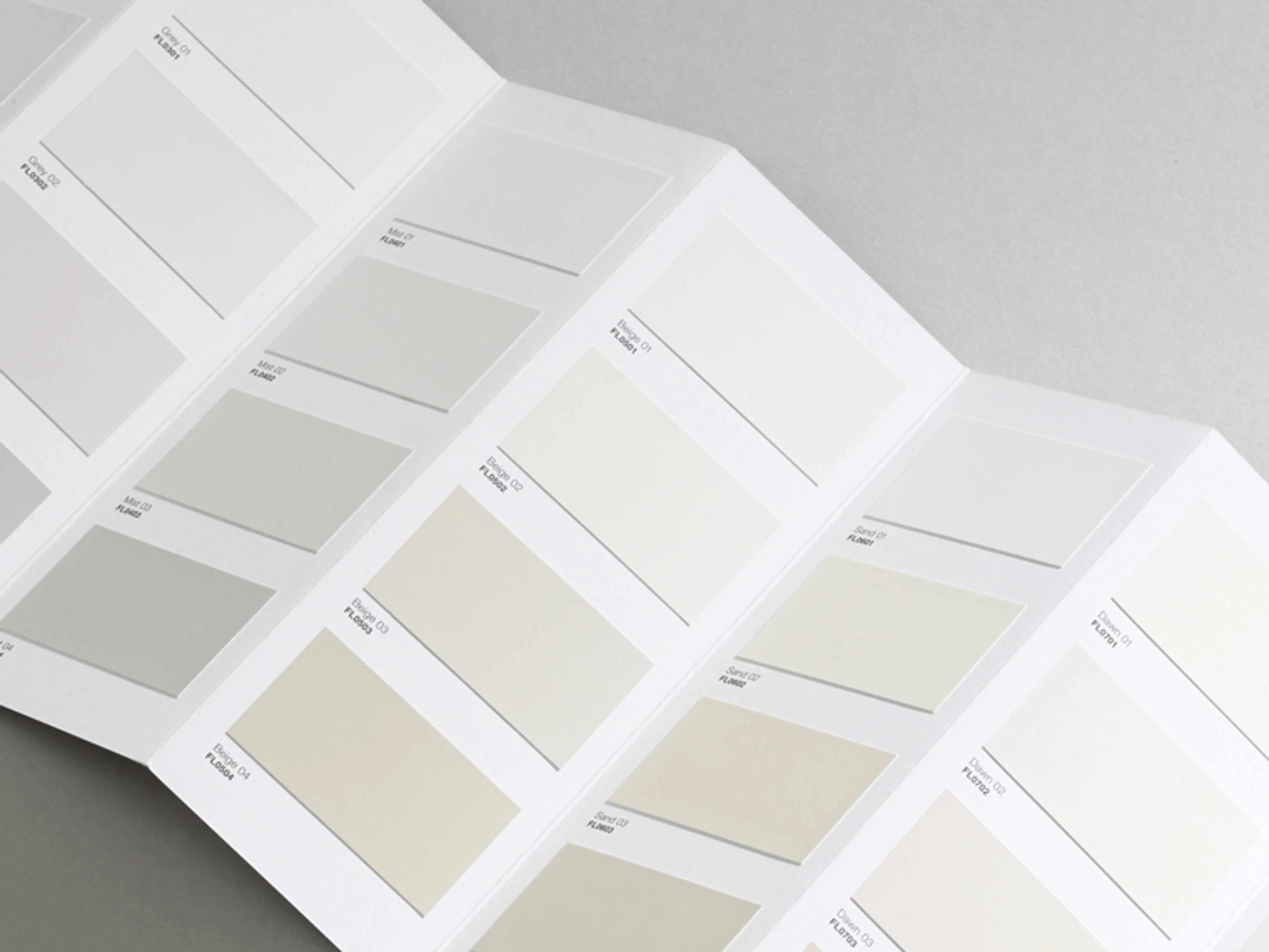 Flügger 32 colour card with various natural shades.