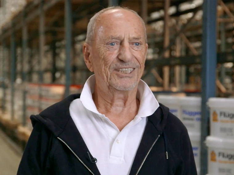 Ulf Schnack på lageret i fabrikken i Kolding.
