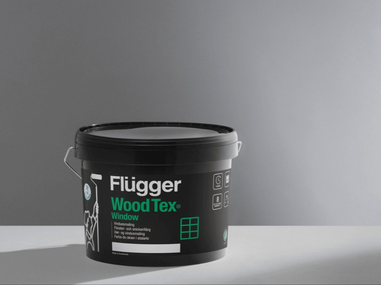 W opakowaniu znajduje się farba do drewna WoodTex Window od Flugger.