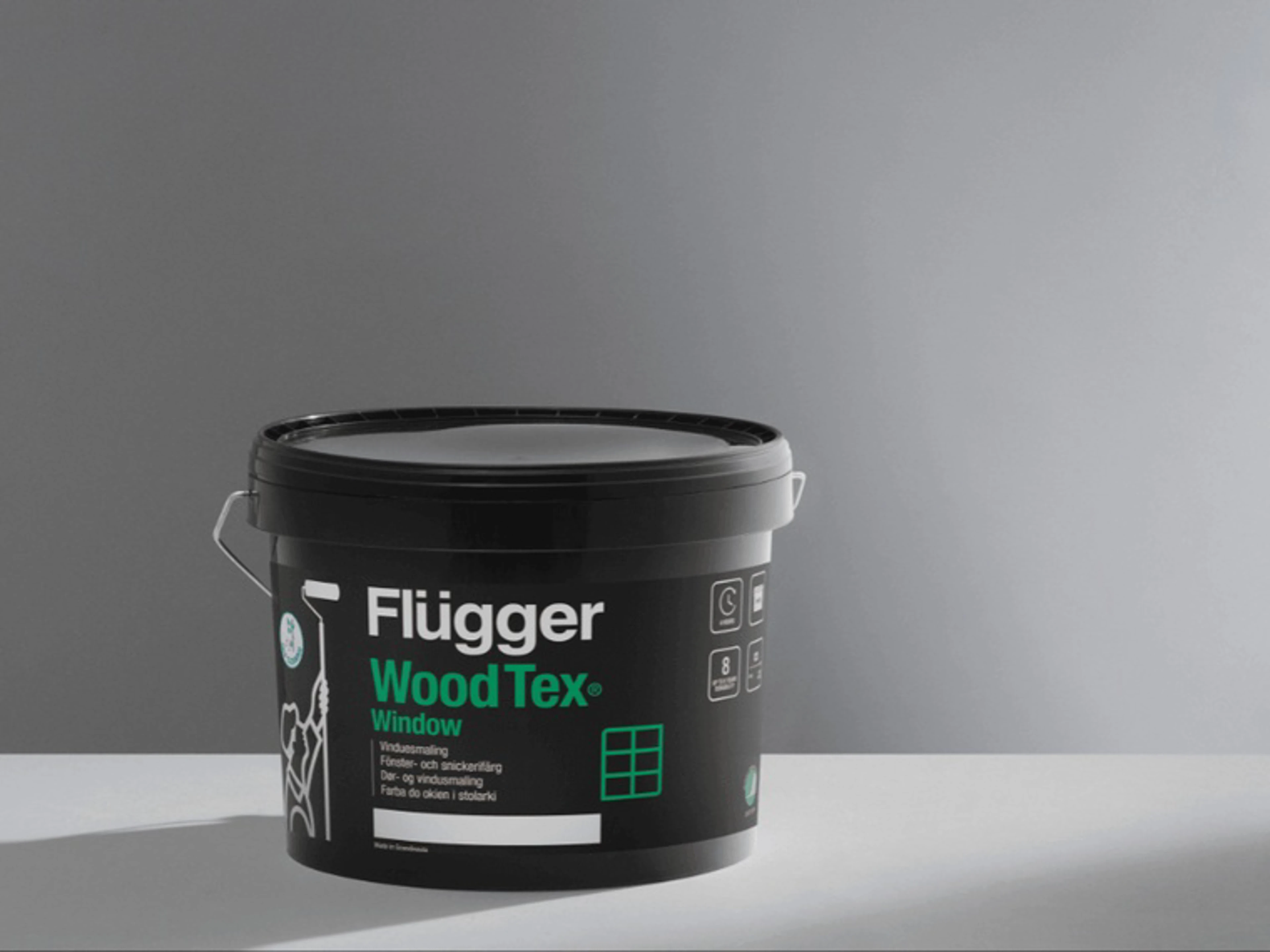 W opakowaniu znajduje się farba do drewna WoodTex Window od Flugger.