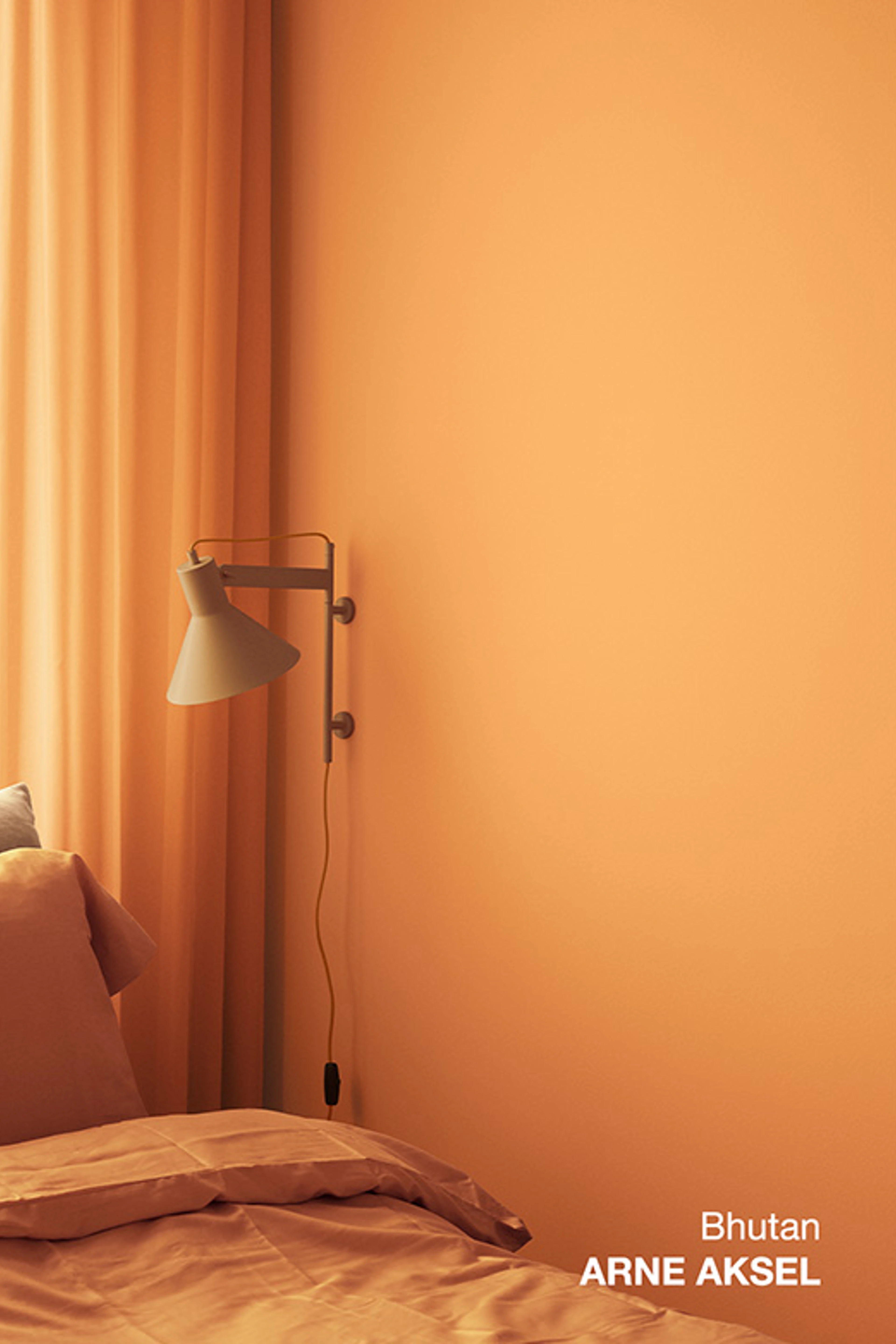 Sovreværelse malet i farven Bhutan, sengetøj og lampe i samme farve.