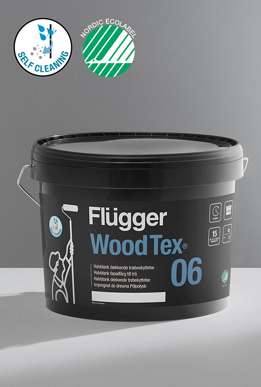 Spand med Flügger Wood Tex 06 halvblank træbeskyttelse med Svanemærket og Self Cleaning-mærke.
